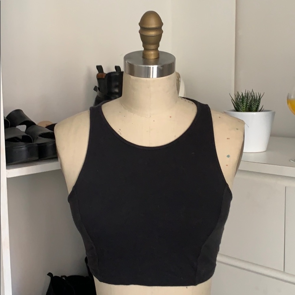 Basic Black Crop